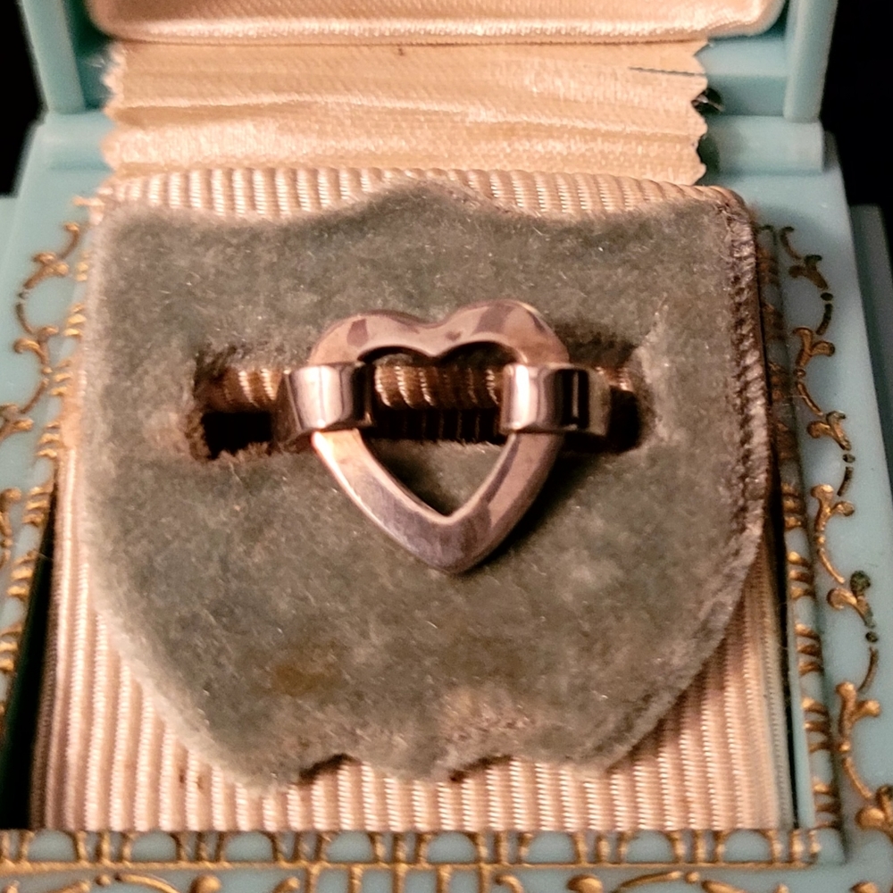 Vintage Open Heart Sterling Silver Ring. Size 7